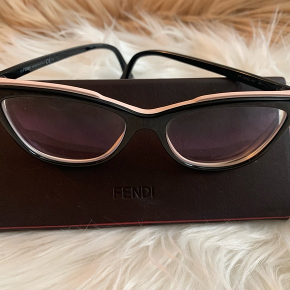 FENDI EYE GLASSES. - Picture 2 of 6